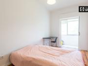 Quarto em apartamento com 3 quartos em São Domingos de...