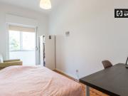 Quarto em apartamento com 3 quartos em São Domingos de...