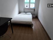 Quarto em apartamento com 3 quartos em São Domingos de...