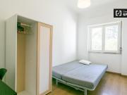 Quarto em apartamento com 3 quartos em São Domingos de...