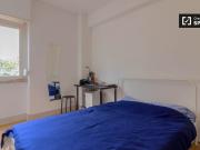 Quarto em apartamento com 6 quartos em Campo de Ourique,...