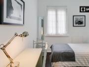 Quarto em apartamento com 6 quartos nas Avenidas Novas,...