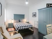 Quarto em apartamento com 6 quartos nas Avenidas Novas,...