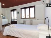 Quarto em apartamento compartilhado com 8 quartos em Lisboa