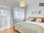 Quarto em apartamento compartilhado de 3 quartos para...