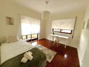 Quarto em apartamento compartilhado de 3 quartos para...