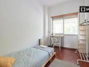 Quarto em apartamento de 5 quartos para alugar em...