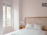 Quarto em apartamento de 6 quartos para alugar em Lisboa