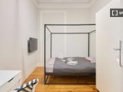 Quarto em apartamento partilhado com 9 quartos em Lisboa