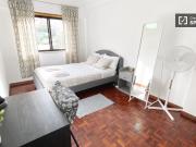 Quarto em apartamento partilhado de 3 quartos para...