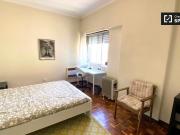Quarto em apartamento partilhado de 4 quartos para...