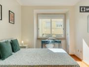 Quarto em apartamento partilhado de 4 quartos para...