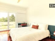 Quarto em apartamento partilhado de 5 quartos para...