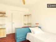 Quarto em apartamento partilhado de 5 quartos para...