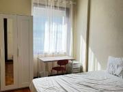 Quarto disponível para alugar em apartamento...