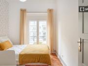 Quarto em apartamento partilhado de 7 assoalhadas para...