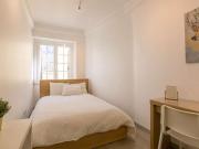 Quarto disponível para alugar em apartamento...