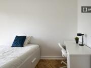 Quarto em apartamento partilhado de 9 quartos para...