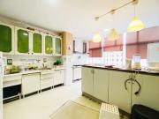 Quarto disponível para alugar em apartamento...