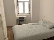Quarto disponível para alugar em apartamento...