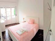 Quarto disponível para alugar em apartamento...