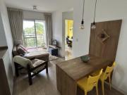 Quarto em apê charmoso com jardim na varanda, lazer completo