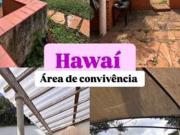 Quarto em casa com piscina e sala de cinema