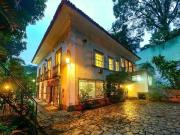 Quarto em casarão em Laranjeiras