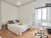 Quarto ensolarado em apartamento com 9 quartos nas...