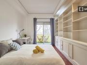 Quarto ensolarado em apartamento com 9 quartos nas...