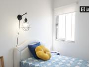 Quarto ensolarado em apartamento de 4 quartos na...