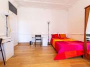 Quarto espaçoso para alugar em apartamento de 6 quartos...