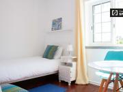 Quarto fresco para alugar em casa de 12 quartos, Parede