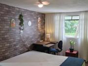 quarto individual simples banheiro compartilhado