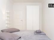Quarto luminoso em apartamento com 5 quartos no Areeiro,...