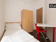 Quarto luminoso em apartamento com 7 quartos em Arroios,...