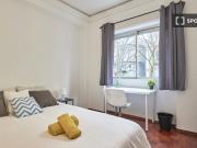 Quarto luminoso em apartamento com 9 quartos nas...