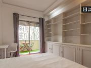 Quarto luminoso em apartamento com 9 quartos nas...