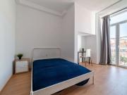 Quarto luminoso para alugar em apartamento de 9 quartos...