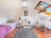 Quarto no sótão em apartamento de 5 quartos em Carcavelos