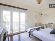 Quarto para alugar em apartamento de 10 quartos em Lisboa