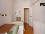 Quarto para alugar em apartamento de 10 quartos em Penha...