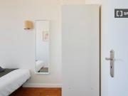 Quarto para alugar em apartamento de 10 quartos em Santa...