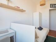 Quarto para alugar em apartamento de 10 quartos em Santa...