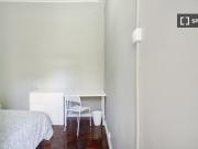 Quarto para alugar em apartamento de 14 quartos em Lisboa