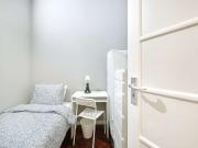 Quarto para alugar em apartamento de 14 quartos em Lisboa