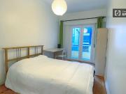 Quarto para alugar em apartamento de 3 quartos em...