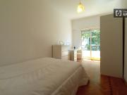 Quarto para alugar em apartamento de 3 quartos em...