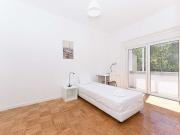 Quarto para alugar em apartamento de 4 quartos em Lisboa Quarto para alugar em apartamento de 4 quartos em Lisboa