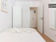 Quarto disponível para alugar em apartamento...